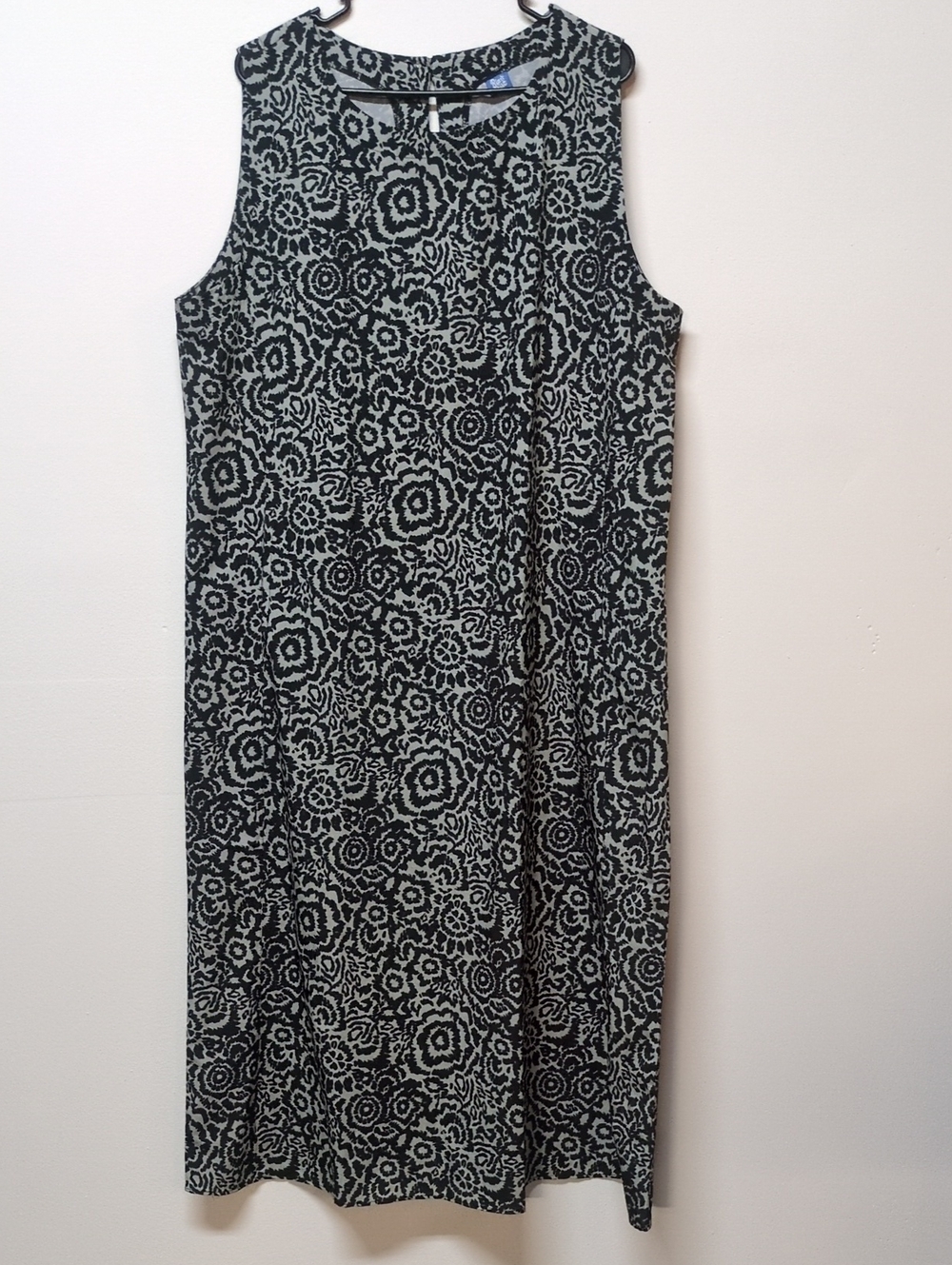 Ripskirt Hawaii Black & White Floral Maxi Dress